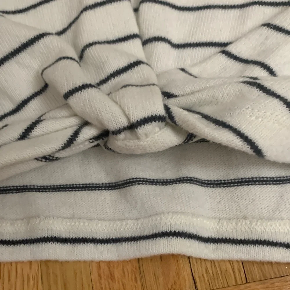EUC Striped Knot Front Knit Top Old Navy Girls Size Small (6/7)